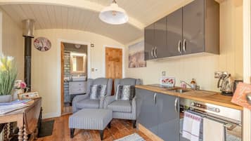 KĂŒhlschrank, Ofen, Herdplatte, Toaster