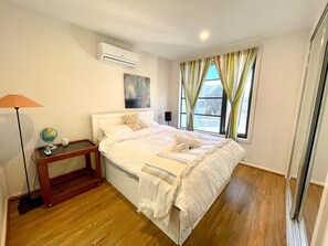 3 habitaciones, tabla de planchar con plancha, wifi y ropa de cama 