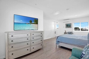 1 bedroom, iron/ironing board, WiFi, bed sheets - Oceanfront Getaway in Marathon! (Marathon)