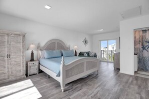 1 bedroom, iron/ironing board, WiFi, bed sheets - Gated Oceanfront Heated Pool (Marathon)