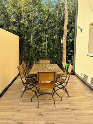 Outdoor dining - Le Grand *** - 3 bedrooms, all new & all inclusive (Montauban)