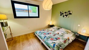 3 chambres, fer et planche à repasser, accès Internet, draps fournis