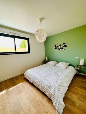 3 室のベッドルーム、アイロン / アイロン台、インターネット、ベッドシーツ