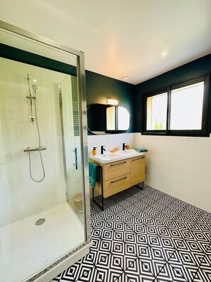 Hair dryer, towels - Le Grand *** - 3 bedrooms, all new & all inclusive (Montauban)