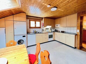 Fridge, microwave, oven, stovetop - Heimet im Berner Oberland (Unterbach)