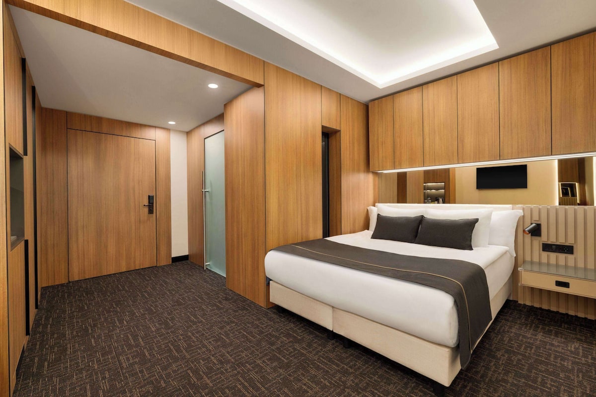 1 slaapkamer, luxe beddengoed, een minibar, een kluis op de kamer