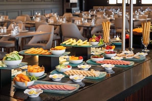 Breakfast area - FT Lotus Thermal Hotel&Spa, Trademark Collection By Wyndham (Menemen)