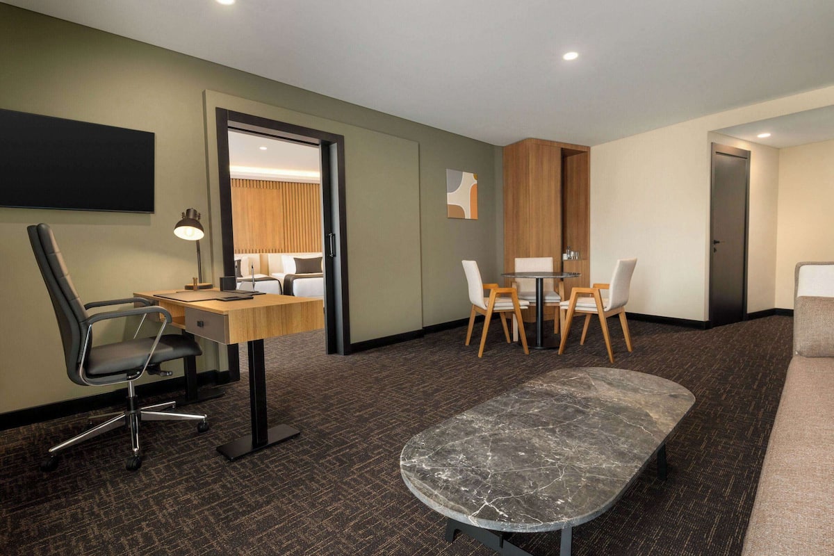 1 slaapkamer, luxe beddengoed, een minibar, een kluis op de kamer