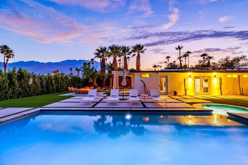 25% Off Nov/Dec, 2 Night Options, Amazing Reviews