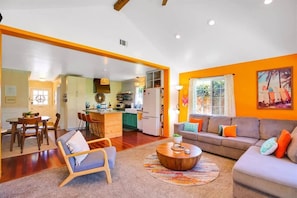 TV, fireplace - Great Reviews & Vibe! Spacious W/Private Hot Tub (Ventura)