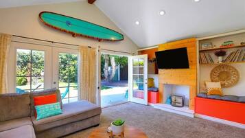 Télévision, cheminée