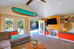 TV, fireplace - Great Reviews & Vibe! Spacious W/Private Hot Tub (Ventura)