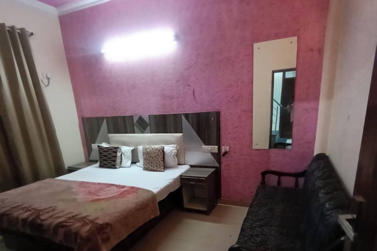 Deluxe Double Room | Free WiFi, bed sheets