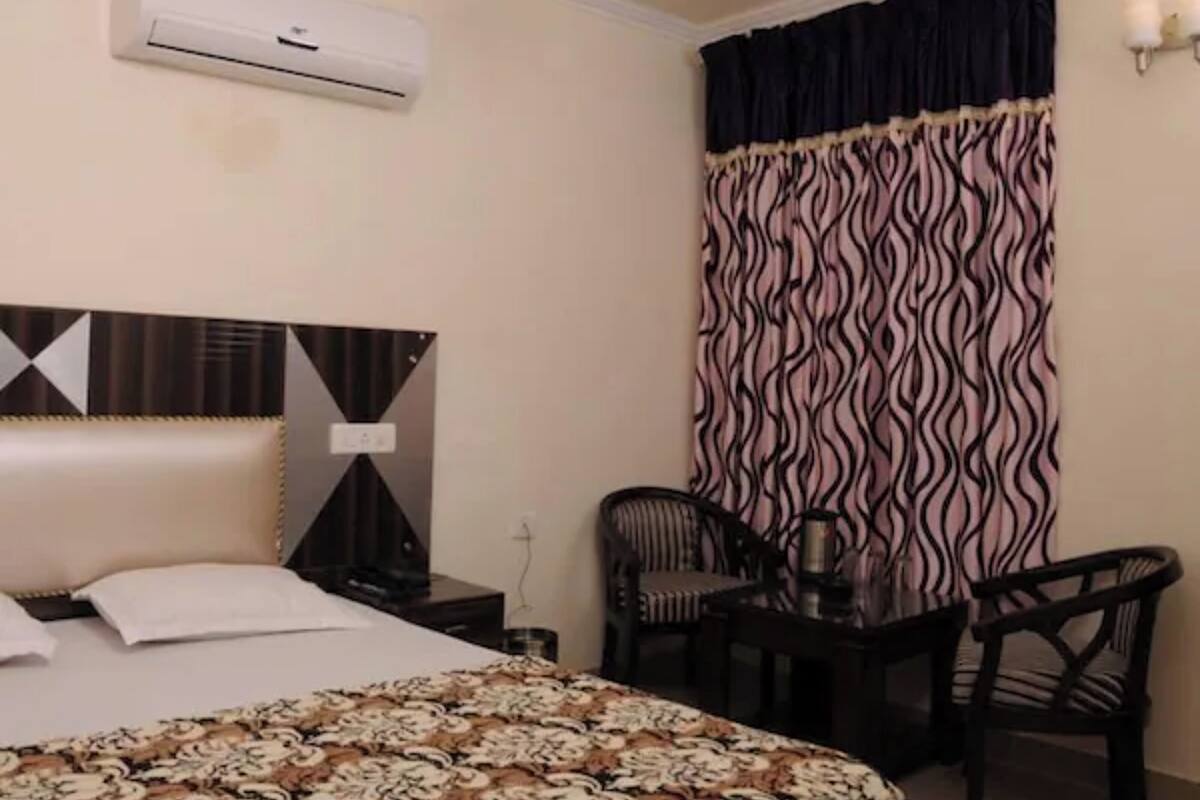 Deluxe Double Room, City View | Free WiFi, bed sheets