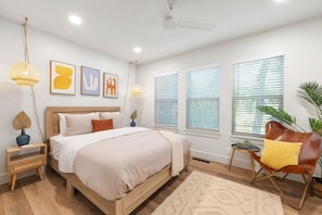 4 bedrooms, desk, WiFi, bed sheets