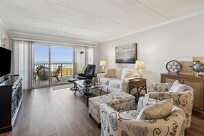 TV - Where Sea Meets Sky: Oceanfront Retreat (Fernandina Beach)