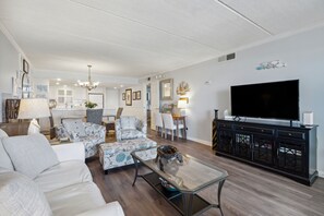 TV - Where Sea Meets Sky: Oceanfront Retreat (Fernandina Beach)