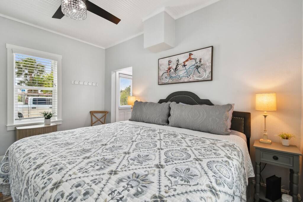 1 bedroom, desk, WiFi, bed sheets