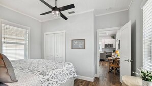 A bedroom with a bed, a ceiling fan, and a door leading to a kitchen. - Downtown Dunedin Hideaway / Easy Walk to Downtown! (Dunedin)