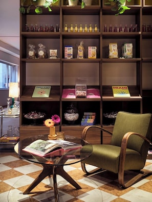Lobby lounge
