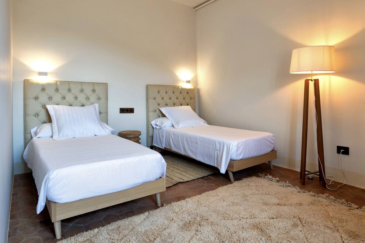 Desk, WiFi (free), bed sheets