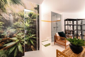 Habitació Comfort | Bany | Articles de tocador gratuïts, assecador de cabells i barnussos