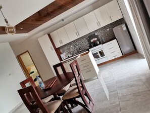 Microwave, oven, cookware/dishes/utensils, spices