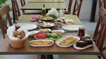 Free daily buffet breakfast