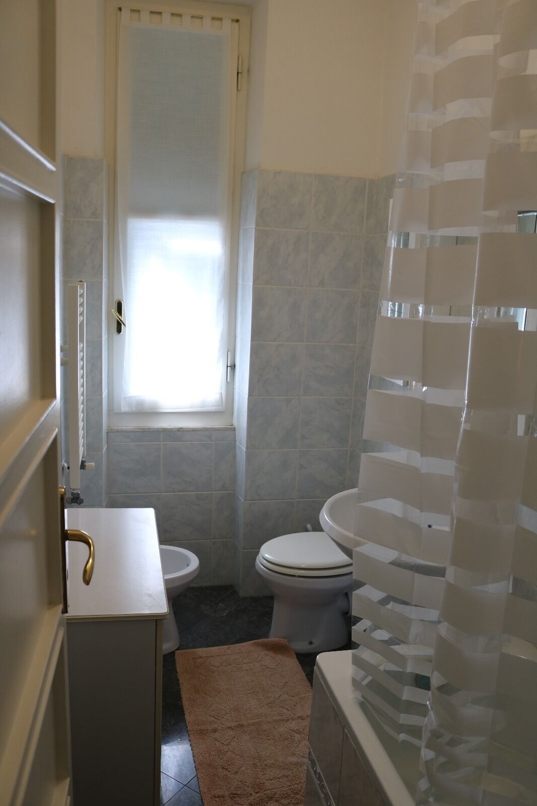 Kostenlose Toilettenartikel, Haartrockner, Handtücher, Seife