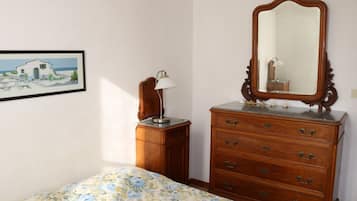 1 chambre, fer et planche Ă repasser, Wi-Fi gratuit, draps fournis