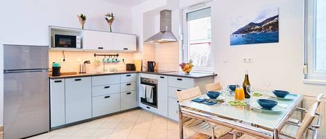 Fridge, microwave, oven, stovetop