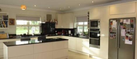 House, Multiple Beds | Private kitchen | Fridge, microwave, oven, stovetop