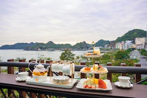 Free daily full breakfast - Roza Palace (Hai Phong)