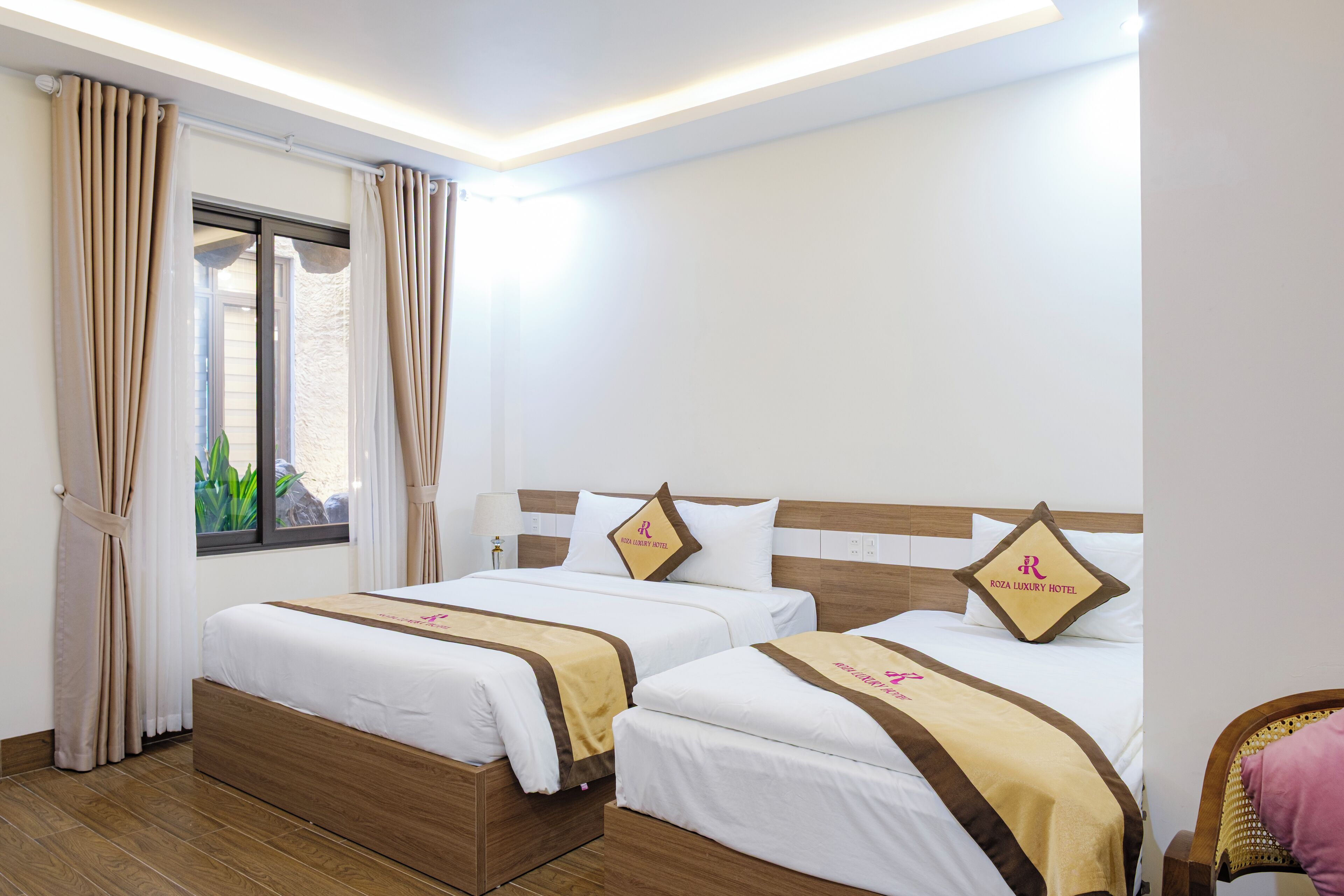 Mini-bar avec articles gratuits, coffres-forts dans les chambres, bureau