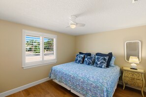 2 slaapkamers, een bureau, een strijkplank/strijkijzer, gratis wifi