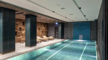 Indendørs pool