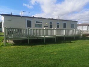 Apartment, Multiple Beds | Exterior - Inviting 3-bed Caravan in Skegness (Skegness)