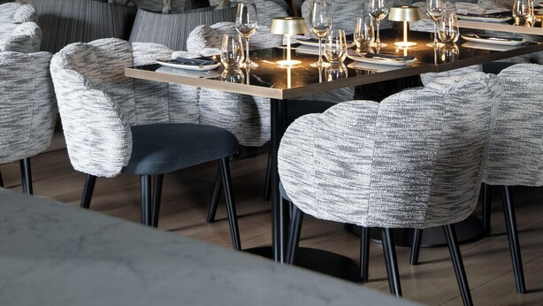 2 restauranter: lunsj og middag serveres