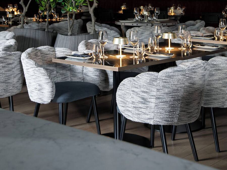 2 restaurants, lunch, dinner served; Italian cuisine