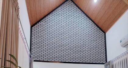 วิลล่า 4 ห้องนอน พร้อมสระว่ายน้ำและโต๊ะพลู