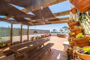 تناول الطعام بالخارج