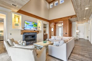 Smart TV, fireplace - Water view | Golf Cart | 5 Bedrooms | 4 Full 2 Half Baths | Private Pool | Hot Tub | Destiny East (Destin)