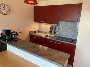 Kühlschrank, Mikrowelle, Ofen, Geschirrspüler