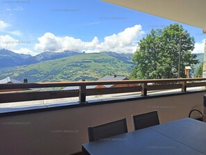 Unclassified image, 2 of 13, button - Paradiski new, calm and sunny vallandry (LANDRY)