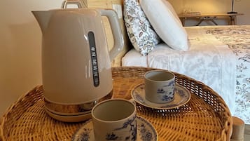 8 bedrooms, travel crib, WiFi, bed sheets