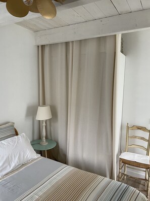 1 chambre, fer et planche à repasser, lit parapluie, Wi-Fi gratuit
