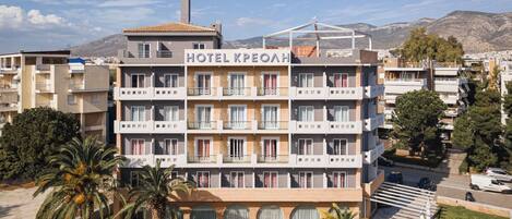 Vista frontal de la propiedad