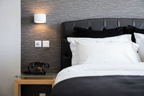 1 bedroom, Egyptian cotton sheets, premium bedding, pillowtop beds - Kreoli Suites Glyfada (Glyfada)