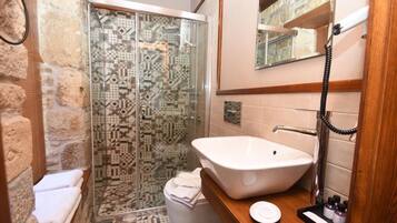 Douche, serviettes fournies