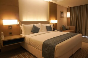 Deluxe Double or Twin Room | Minibar, in-room safe, individually furnished, desk - Gokulam Grand Hotel (Thiruvananthapuram)